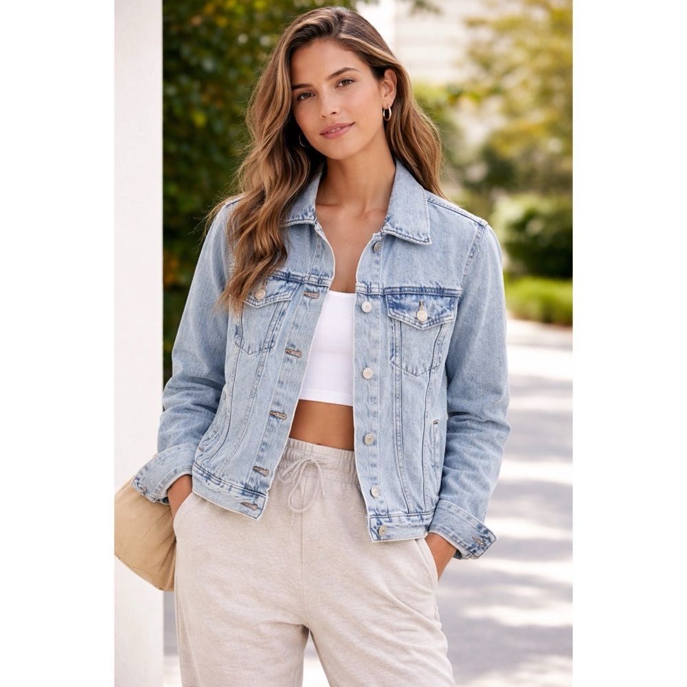 Gap Classic Denim Jacket Women’s Small Light Wash Everyday Layer